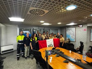 Foto di gruppo con AMPE Perù nella sede della Protezione Civile della Campania a Napoli